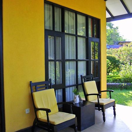 Flower Garden Lake Resort Tissamaharama Extérieur photo