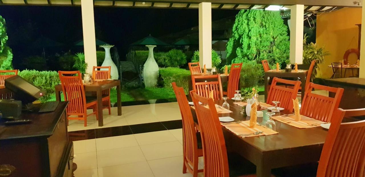 Flower Garden Lake Resort Tissamaharama Extérieur photo