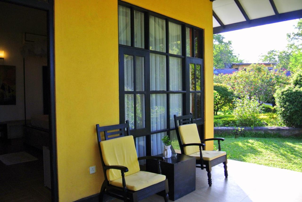 Flower Garden Lake Resort Tissamaharama Extérieur photo