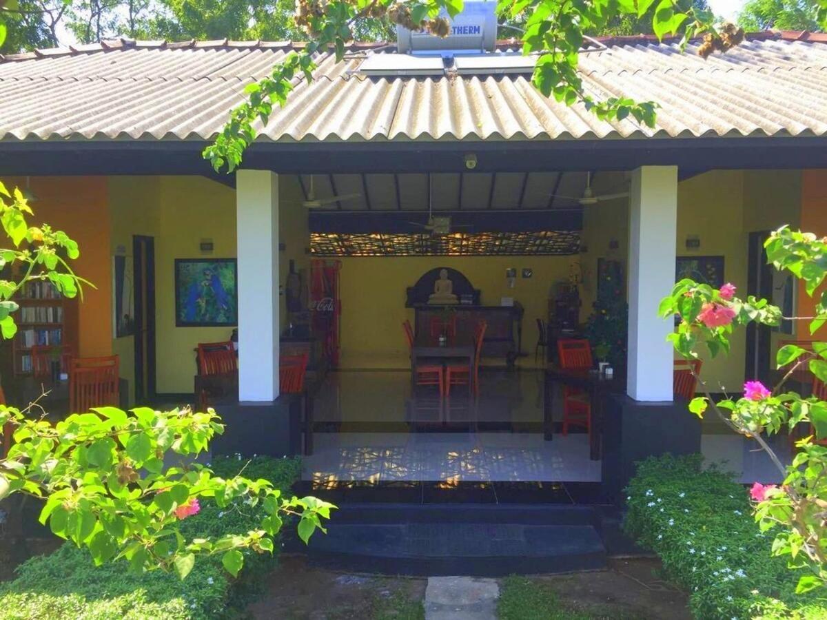 Flower Garden Lake Resort Tissamaharama Extérieur photo