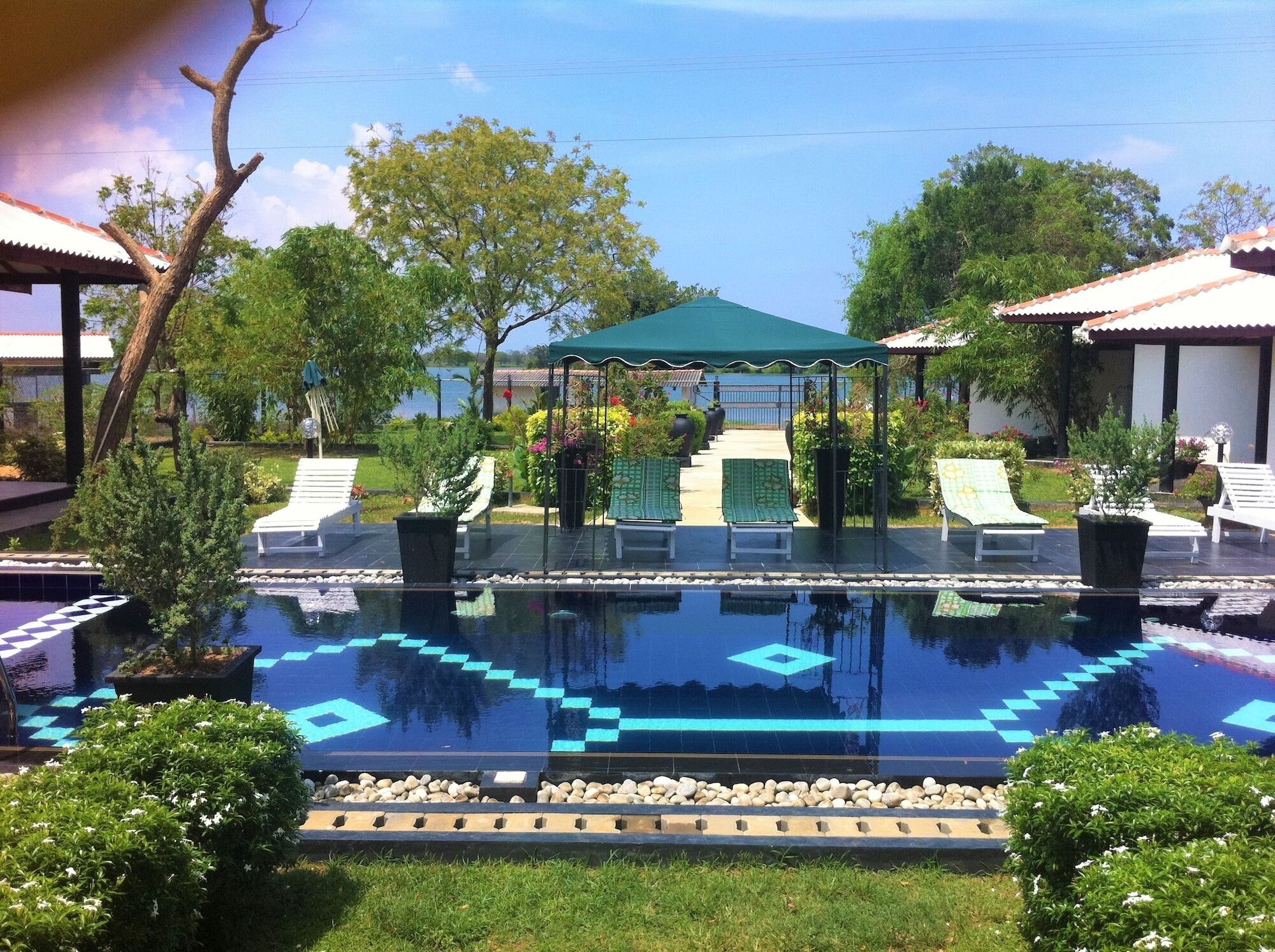 Flower Garden Lake Resort Tissamaharama Extérieur photo